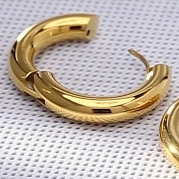 NEW Simple Chunky Round Gold Hoop Earrings - Picture 11 of 14